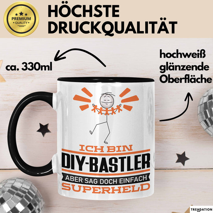 DIY-Bastler Geschenk Tasse Ich Bin DIY-Bastler Aber Sag Doch Einfach Superheld Lustige Geschenkdiee für DIY-Bastler Kaffee-Becher Schwarz Trendation