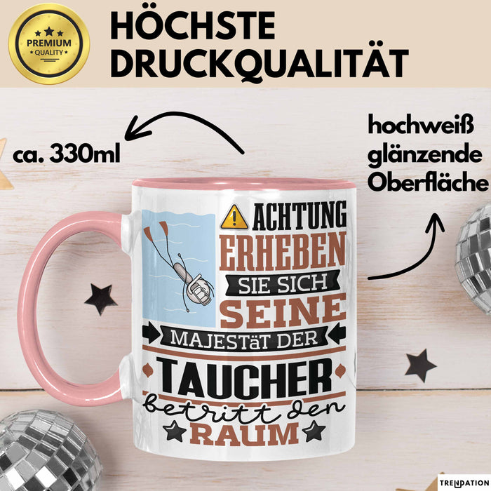Taucher Geschenk Tasse Lustiger Spruch Erheben Sie Sich Der Taucher Betritt den Raum Rosa Trendation