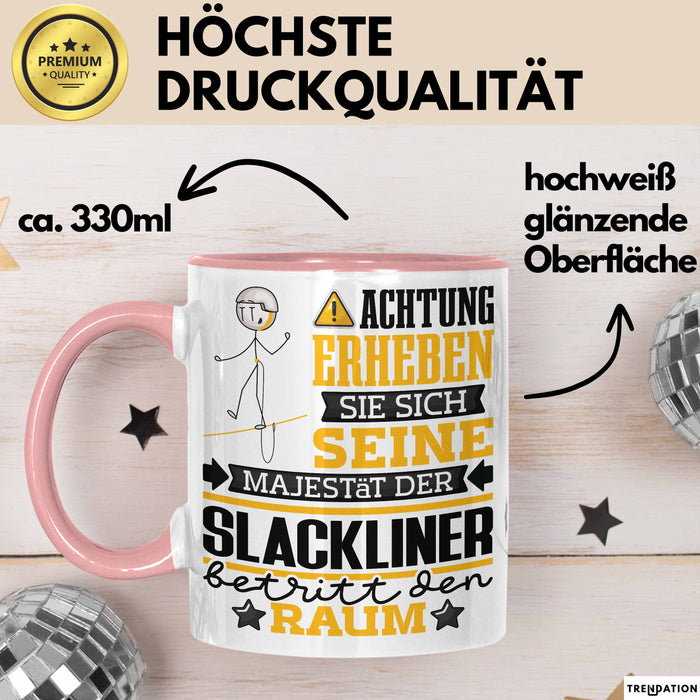 Slackliner Geschenk Tasse Lustiger Spruch Erheben Sie Sich Der Slackliner Betritt den Raum Rosa Trendation