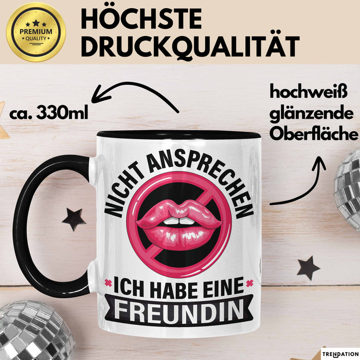 Freundin Tasse "Ich habe eine Freundin nicht ansprechen" lustige Geschenkidee Schwarz Trendation