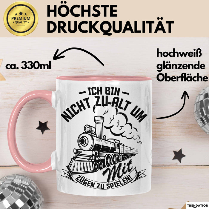 Modelleisenbahn Tasse Geschenk Ich Bin Nicht Zu Alt Um Mit Zügen Zu Spielen Eisenbahner Zugführer Geschenkidee Kaffee-Becher Rosa Trendation