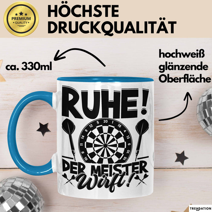 Dart-Spieler Geschenk Tasse Kaffee-Becher Darts Geschenkidee Spruch Geburtstag Ruhe Der Meister Wirft Blau Trendation