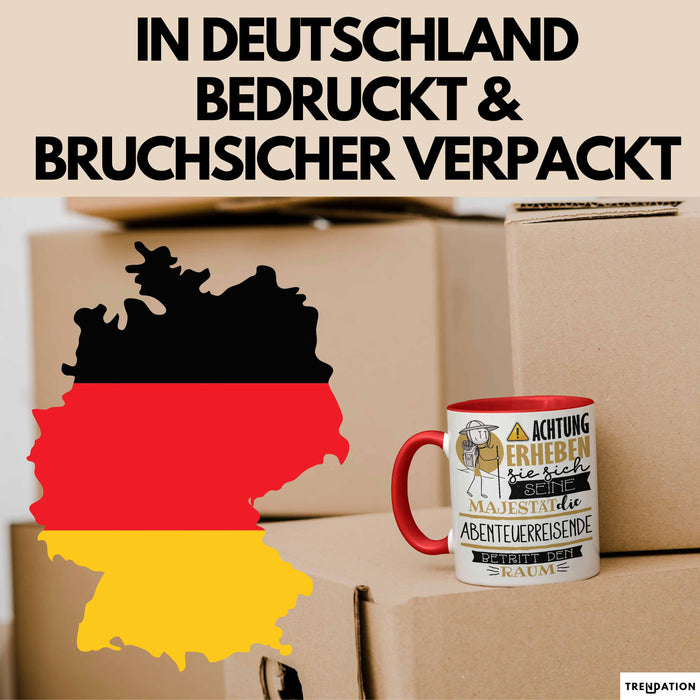 Abenteuerreisende Tasse Geschenk Lustiger Spruch Bitte Erheben Sie Sich Seine Majestät Die Abenteuerreisende Betritt Den Raum Rot Trendation