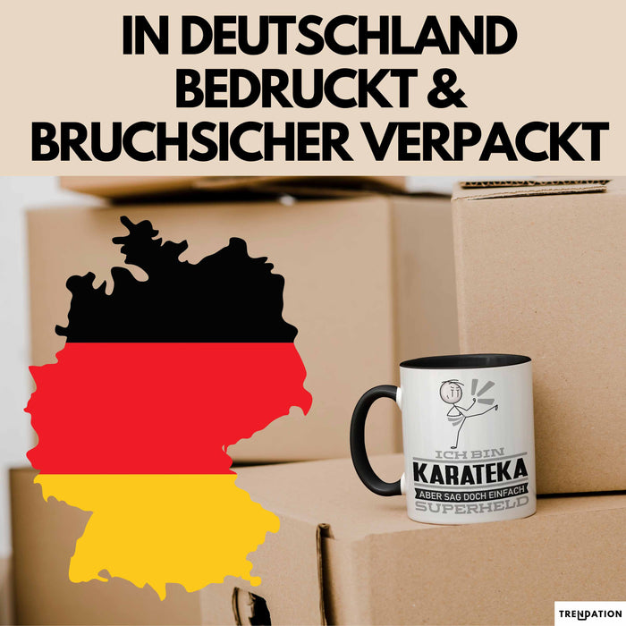 Karateka Geschenk Tasse Ich Bin Karateka Aber Sag Doch Einfach Superheld Lustige Geschenkdiee für Karateka Kaffee-Becher Schwarz Trendation