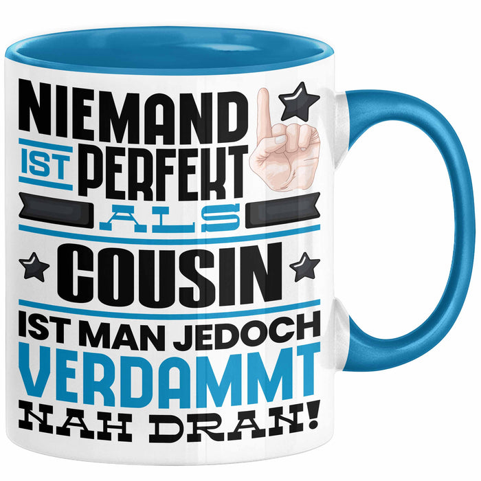 Cousin Geschenk Tasse Lustige Geschenkidee für Cousin Geburtstag Kaffee-Becher Niemand Ist Perfekt Aber Als Cousin Ist Man Nah Dran Blau Trendation