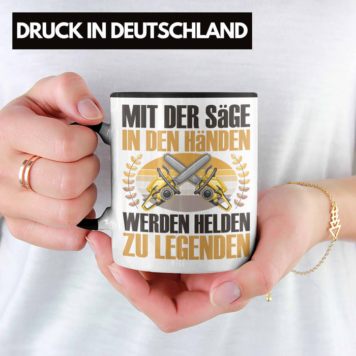 Forstarbeiter Tasse Geschenk Spruch Holzarbeiter Forstwirt Kettensäge in den Händen Trendation