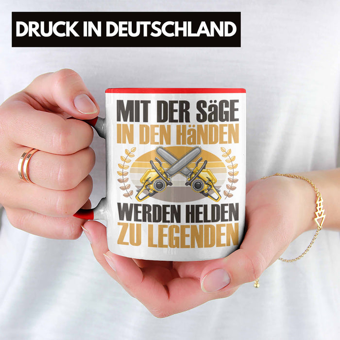Forstarbeiter Tasse Geschenk Spruch Holzarbeiter Forstwirt Kettensäge in den Händen Rot Trendation