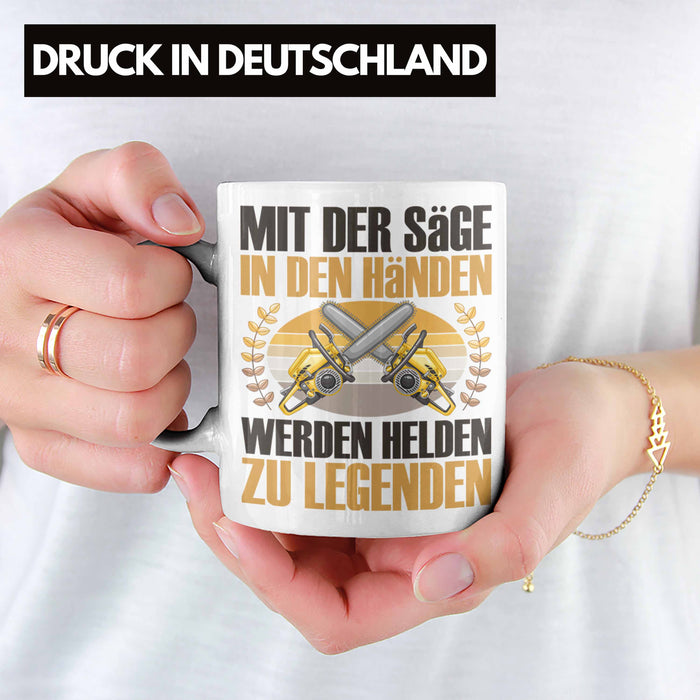 Forstarbeiter Tasse Geschenk Spruch Holzarbeiter Forstwirt Kettensäge in den Händen Weiß Trendation