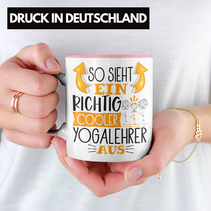 So Sieht Ein Richtig Cooler Yogalehrer Aus Geschenk Tasse Lustiger Spruch Geschenkidee Rosa Trendation