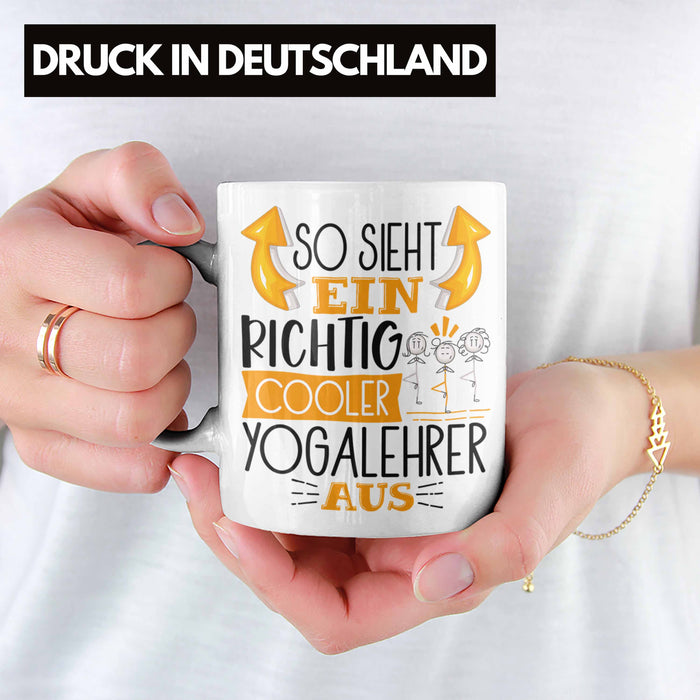 So Sieht Ein Richtig Cooler Yogalehrer Aus Geschenk Tasse Lustiger Spruch Geschenkidee Weiß Trendation