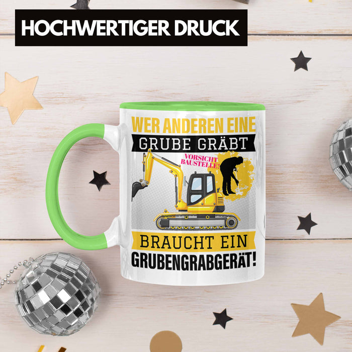 Wer Anderen Eine Grube Gräbt Tasse Bagger-Fahrer Geschenk Grubengrabgerät Bauarbeiter Männer Grün Trendation