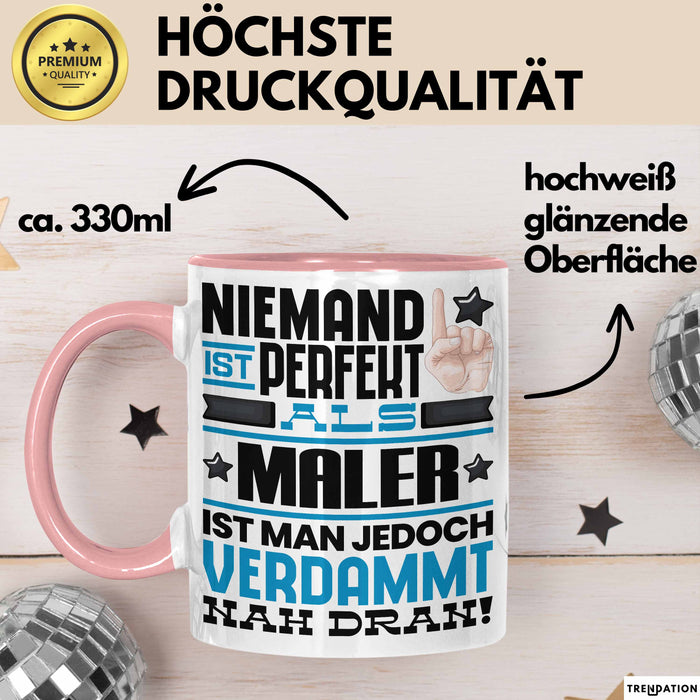 Maler Geschenk Tasse Lustige Geschenkidee für Maler Geburtstag Kaffee-Becher Niemand Ist Perfekt Aber Als Maler Ist Man Nah Dran Rosa Trendation