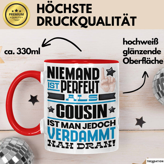 Cousin Geschenk Tasse Lustige Geschenkidee für Cousin Geburtstag Kaffee-Becher Niemand Ist Perfekt Aber Als Cousin Ist Man Nah Dran Rot Trendation