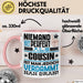 Cousin Geschenk Tasse Lustige Geschenkidee für Cousin Geburtstag Kaffee-Becher Niemand Ist Perfekt Aber Als Cousin Ist Man Nah Dran Rosa Trendation