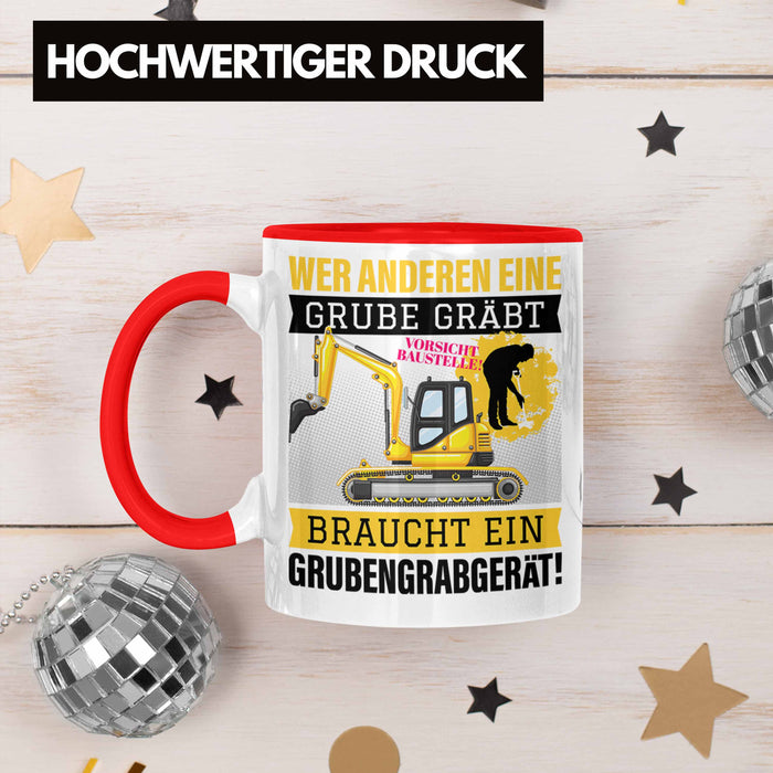 Wer Anderen Eine Grube Gräbt Tasse Bagger-Fahrer Geschenk Grubengrabgerät Bauarbeiter Männer Rot Trendation