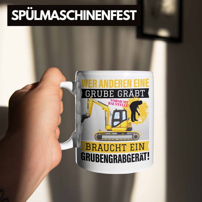 Wer Anderen Eine Grube Gräbt Tasse Bagger-Fahrer Geschenk Grubengrabgerät Bauarbeiter Männer Weiß Trendation