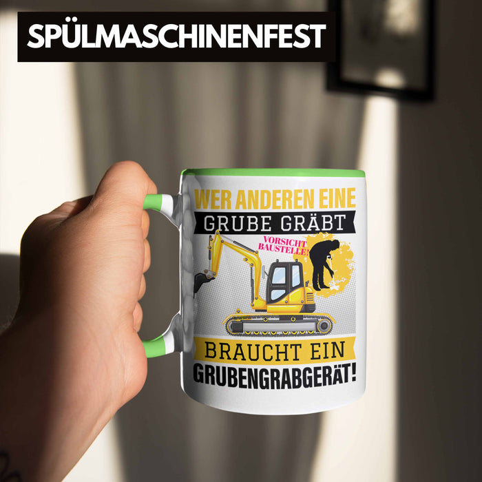 Wer Anderen Eine Grube Gräbt Tasse Bagger-Fahrer Geschenk Grubengrabgerät Bauarbeiter Männer Grün Trendation