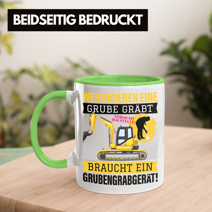 Wer Anderen Eine Grube Gräbt Tasse Bagger-Fahrer Geschenk Grubengrabgerät Bauarbeiter Männer Grün Trendation